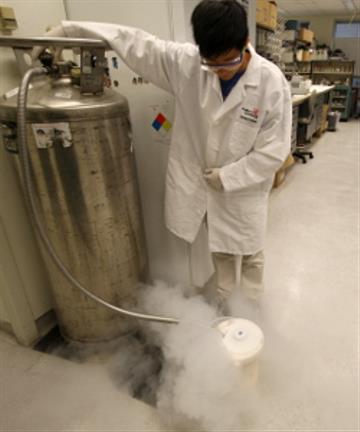 liquid-nitrogen-tank liquid-nitrogen-tank
